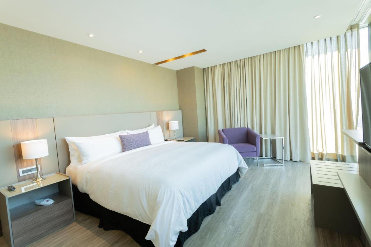 Camino Real Fashion Drive Monterrey Hotel San Pedro Garza Garcia Buitenkant foto A bedroom at the hotel