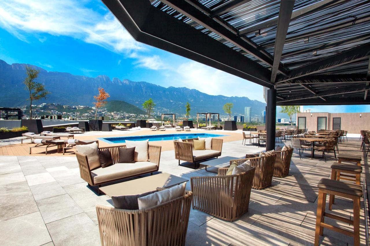 Camino Real Fashion Drive Monterrey Hotel San Pedro Garza Garcia Buitenkant foto The hotel's rooftop pool