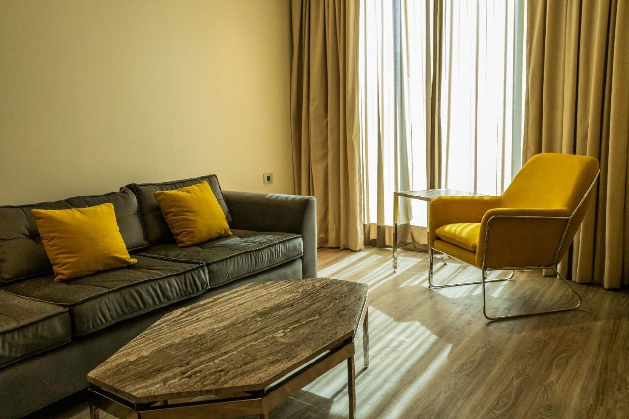 Camino Real Fashion Drive Monterrey Hotel San Pedro Garza Garcia Buitenkant foto A living room at the hotel