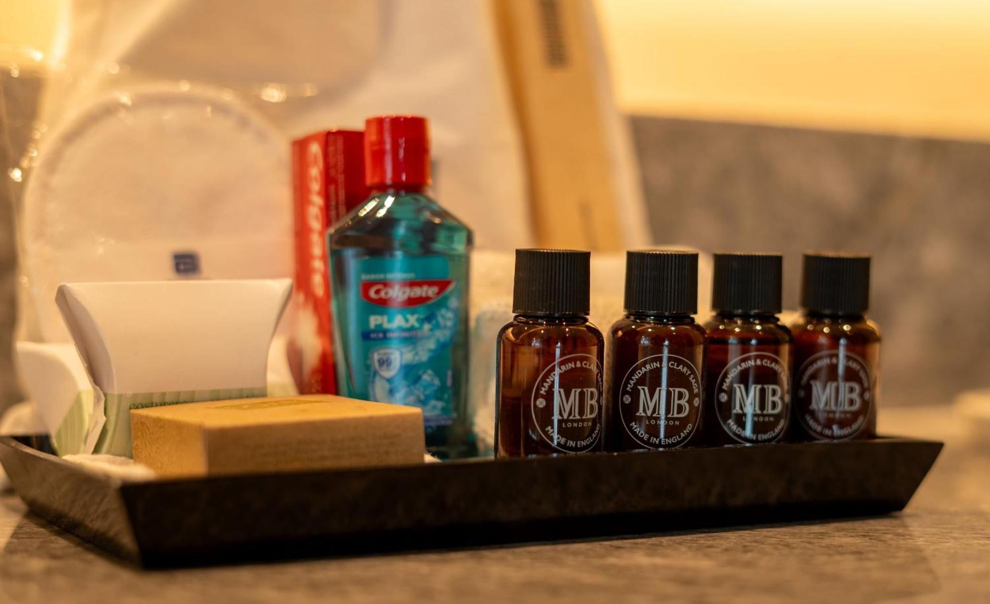 Camino Real Fashion Drive Monterrey Hotel San Pedro Garza Garcia Buitenkant foto MB toiletries