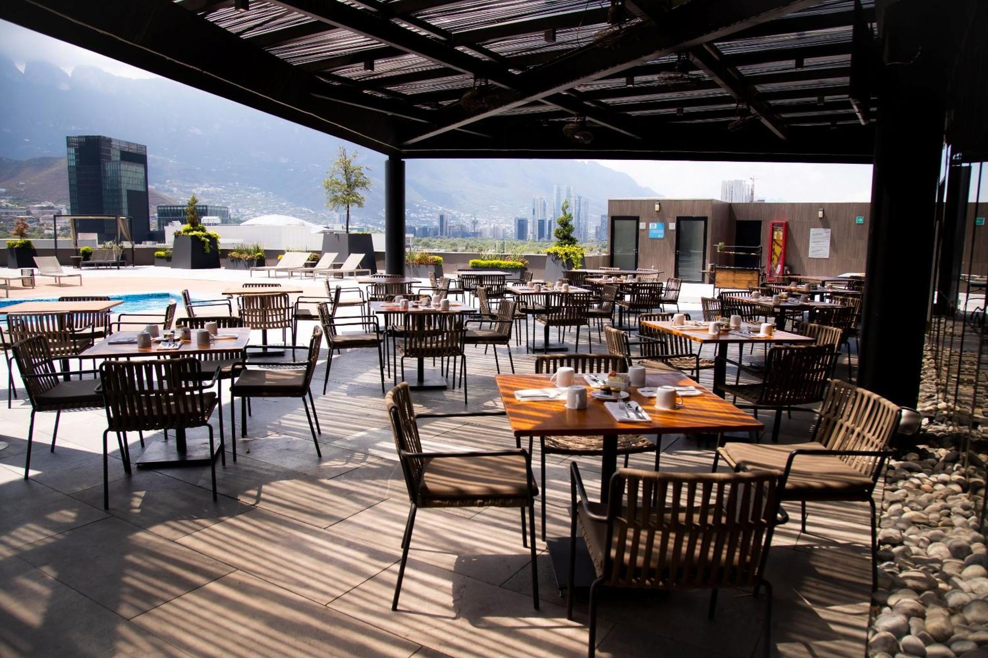 Camino Real Fashion Drive Monterrey Hotel San Pedro Garza Garcia Buitenkant foto Rooftop restaurant