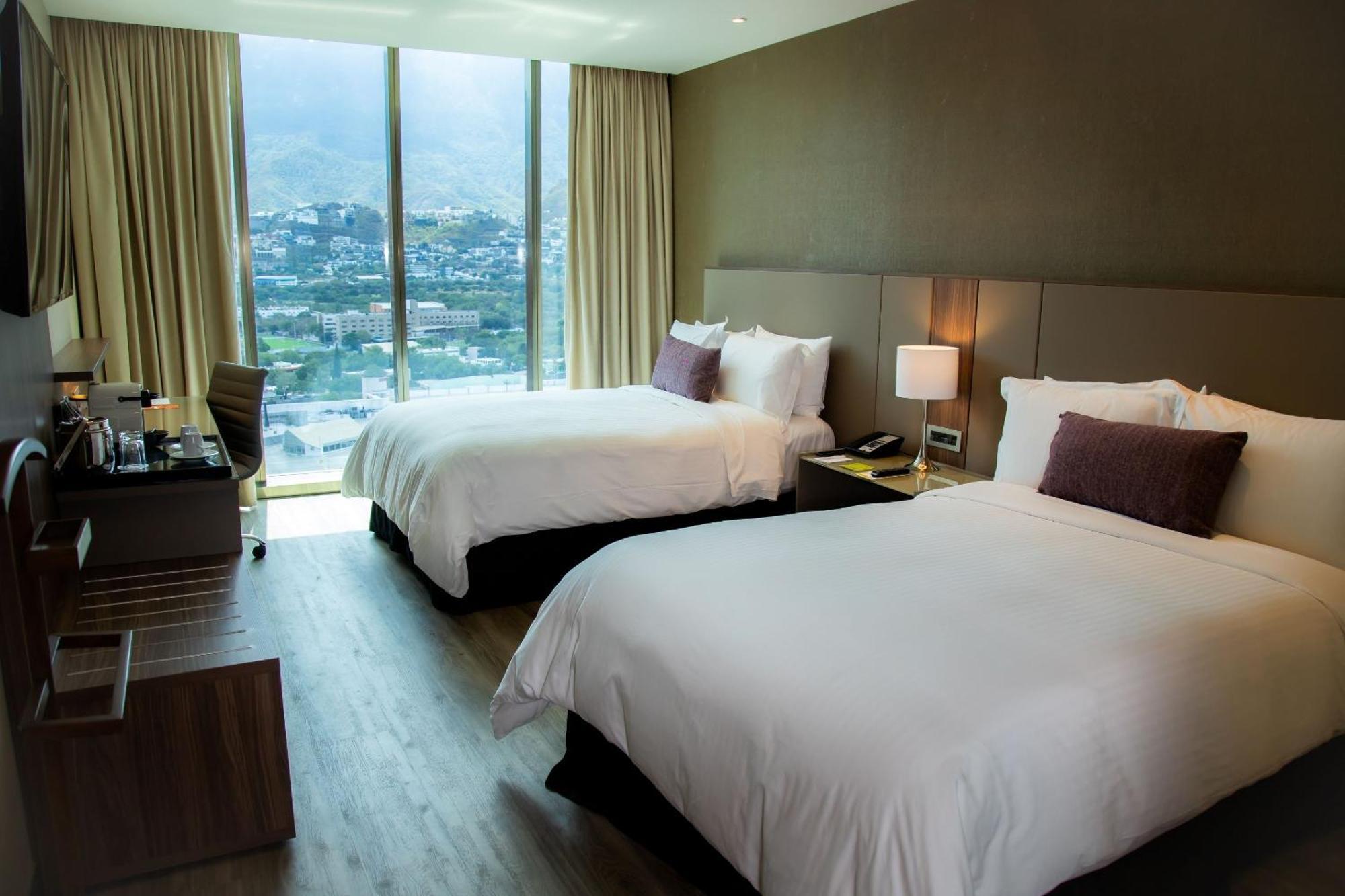 Camino Real Fashion Drive Monterrey Hotel San Pedro Garza Garcia Buitenkant foto A room at the hotel