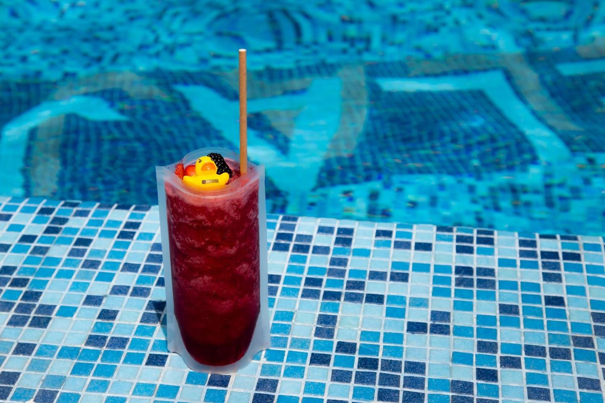 Camino Real Fashion Drive Monterrey Hotel San Pedro Garza Garcia Buitenkant foto A frozen strawberry margarita