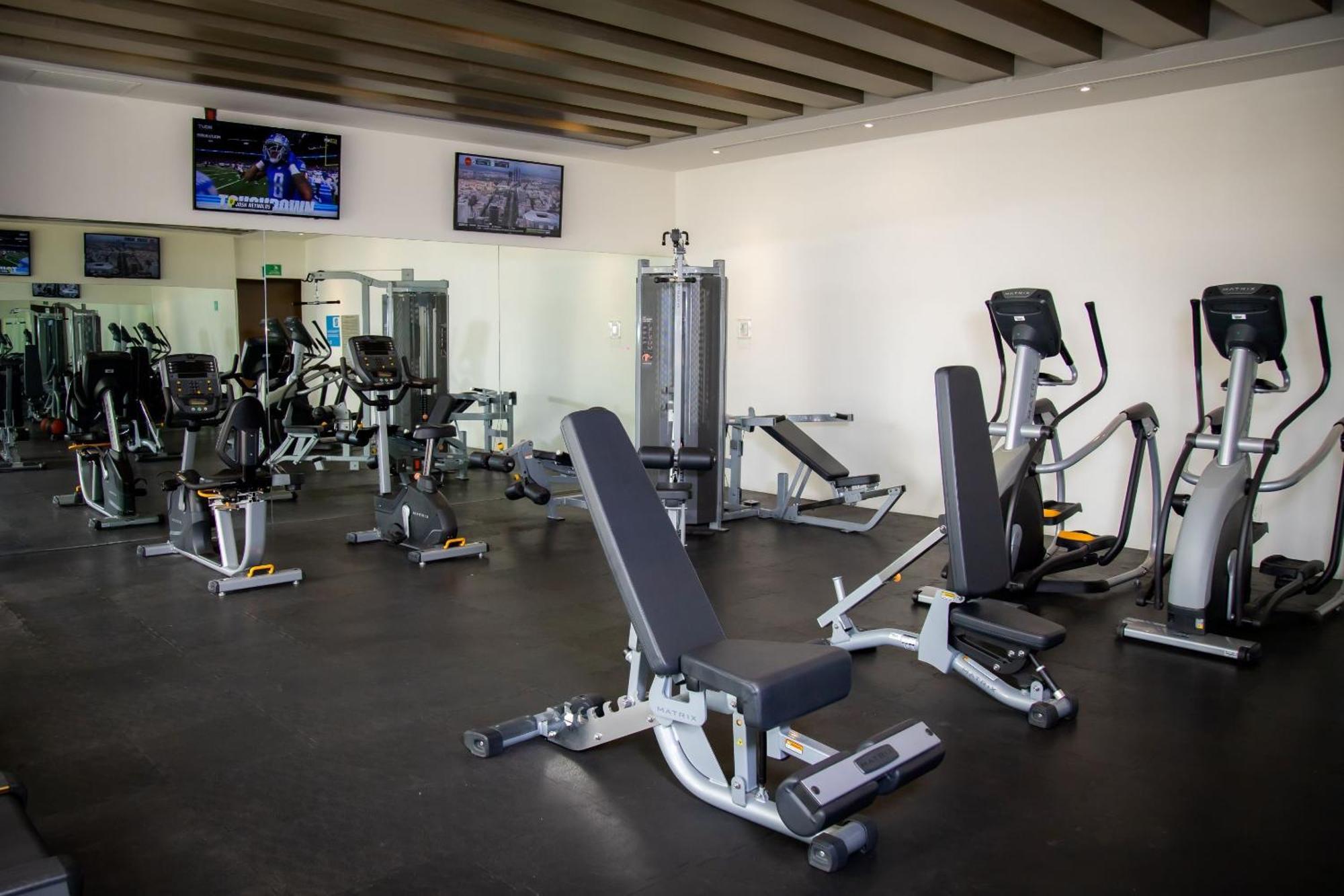 Camino Real Fashion Drive Monterrey Hotel San Pedro Garza Garcia Buitenkant foto A gym at a hotel