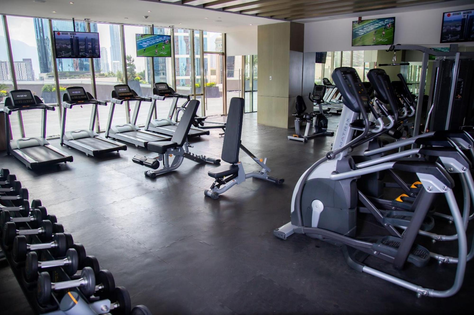 Camino Real Fashion Drive Monterrey Hotel San Pedro Garza Garcia Buitenkant foto A gym in a hotel