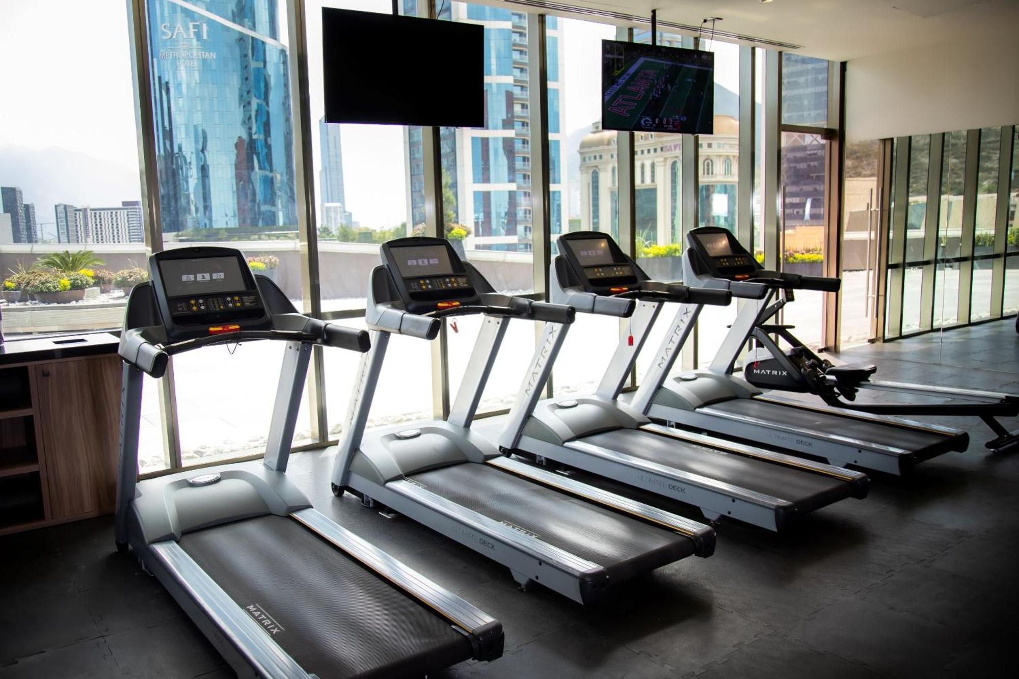 Camino Real Fashion Drive Monterrey Hotel San Pedro Garza Garcia Buitenkant foto Treadmills